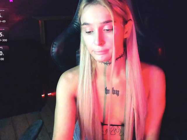  AshMila chat room