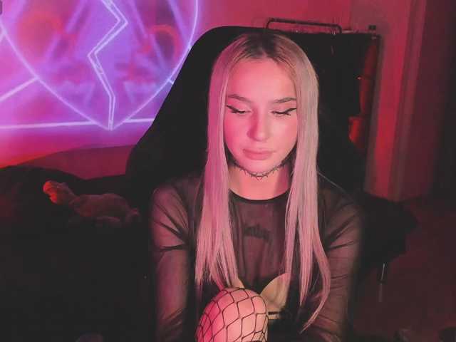 AshMila's BongaCams show and profile