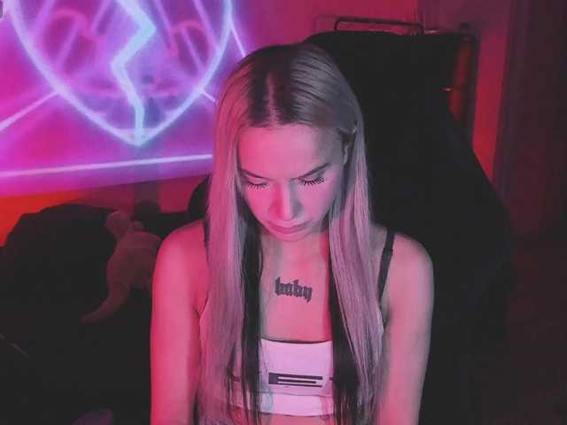 AshMila's BongaCams show and profile