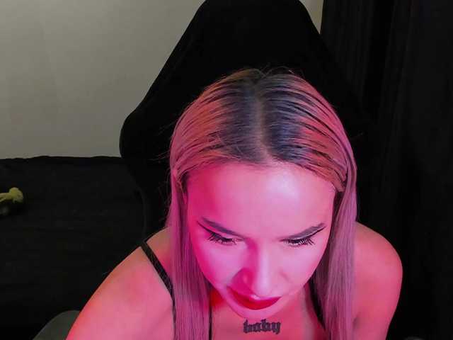 AshMila's BongaCams show and profile