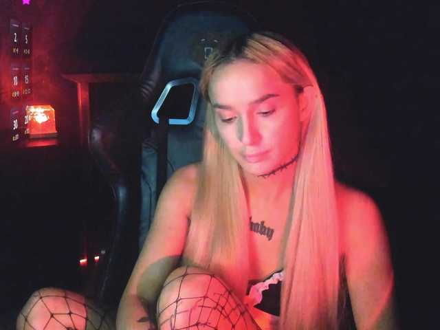  AshMila chat room