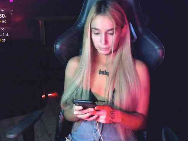 AshMila webcam