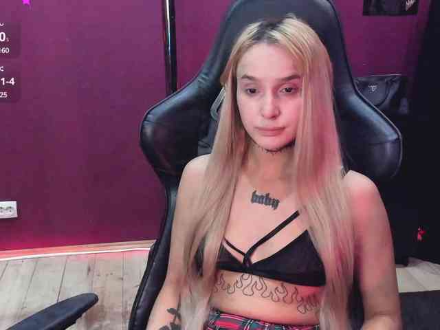 AshMila webcam