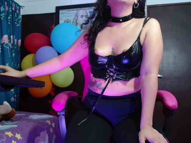 lola-fiery webcam