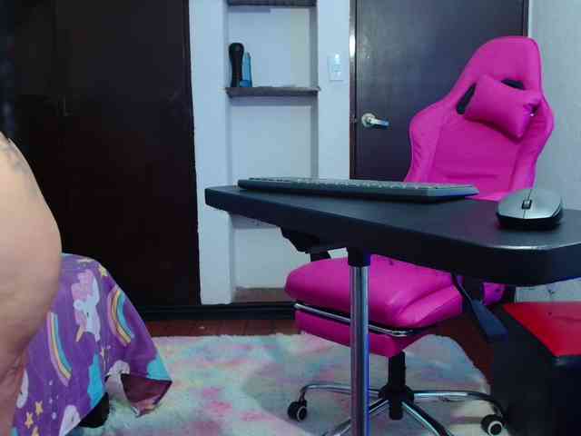 lola-fiery webcam