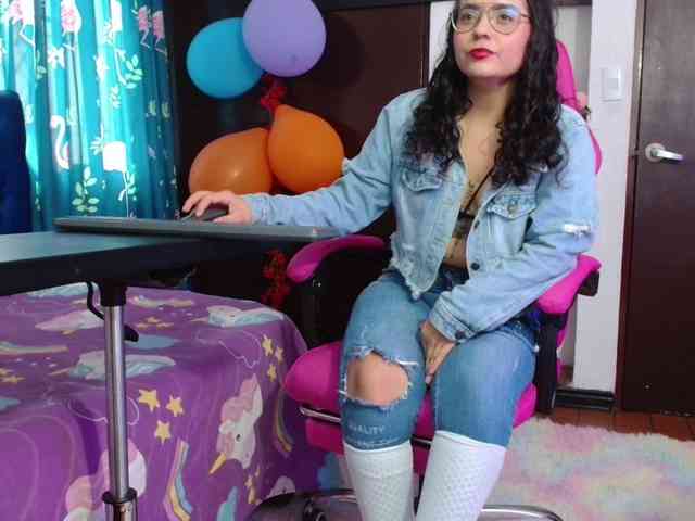 lola-fiery webcam