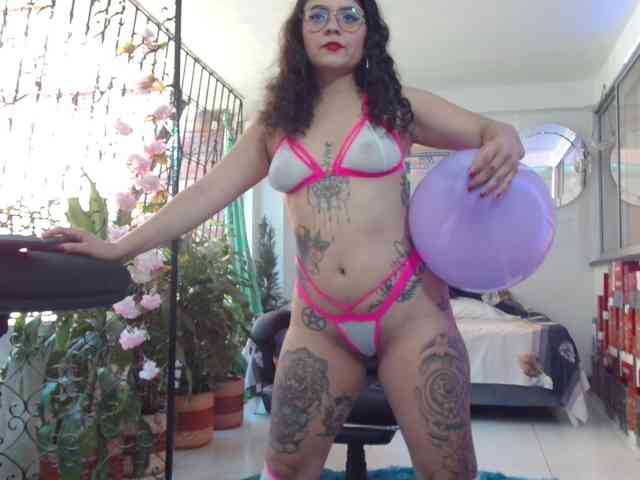 lola-fiery webcam