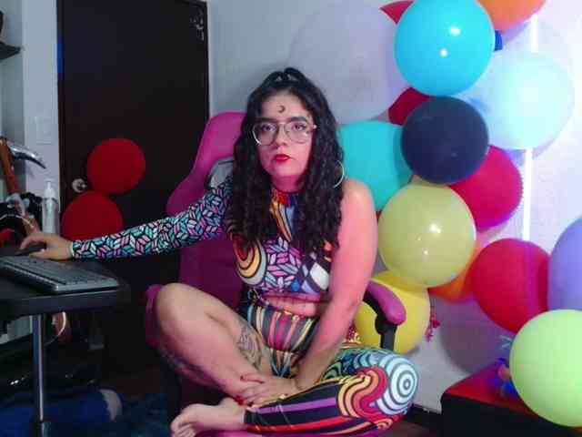 lola-fiery webcam
