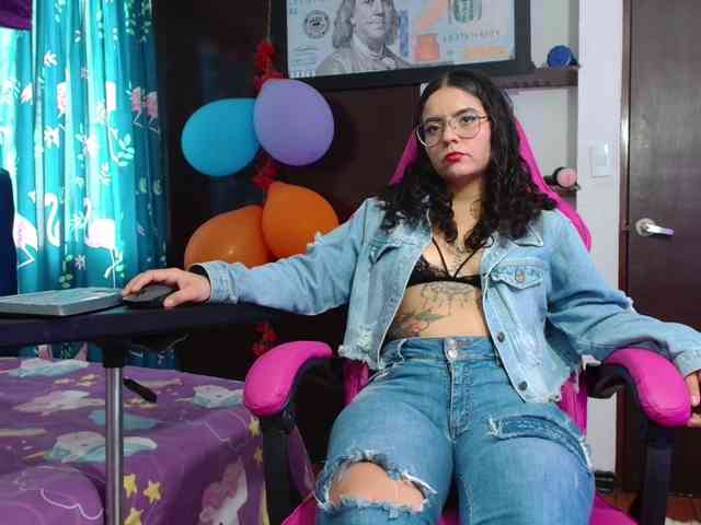 lola-fiery webcam