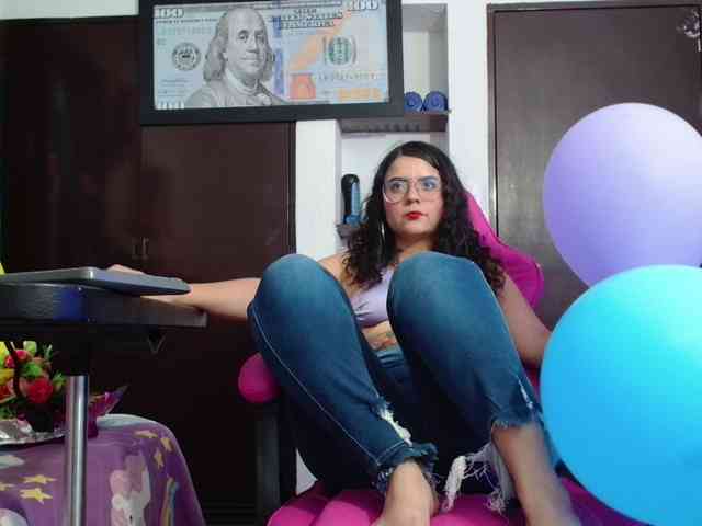 lola-fiery webcam