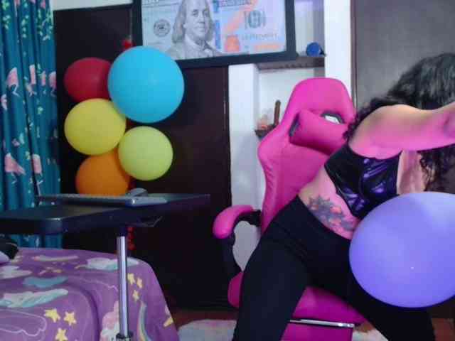 lola-fiery webcam