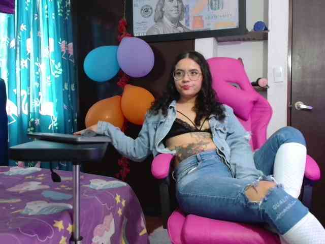 lola-fiery webcam