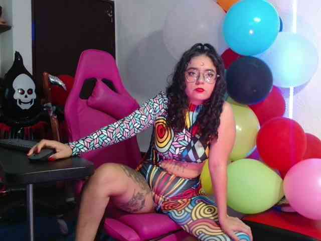 lola-fiery webcam