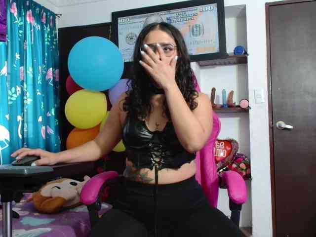 lola-fiery webcam