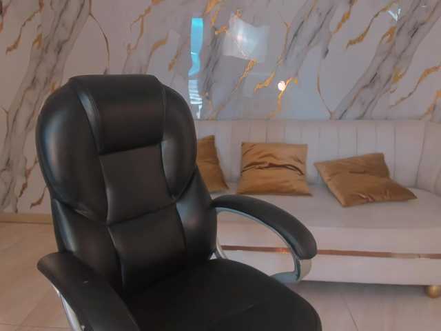 AlinaKravitz live cam profile