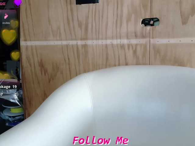 QueenyK1ng's BongaCams show and profile