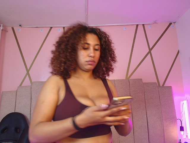 lauraltt webcam bongacams model stream image