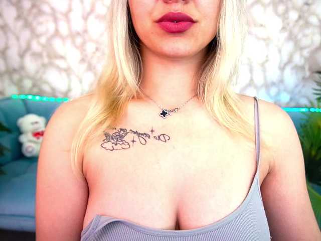 SashaBlooms from BongaCams is Freechat