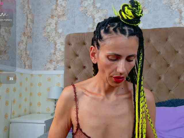Vivian-Cross webcam