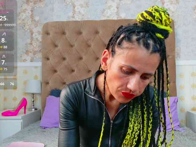 Vivian-Cross webcam