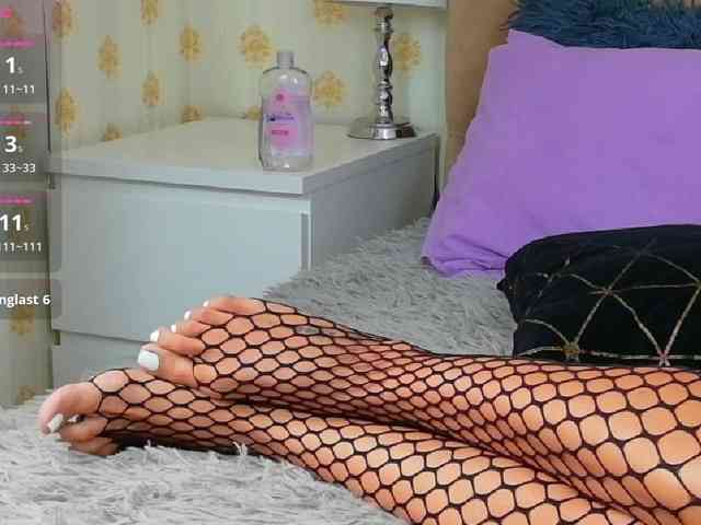 Vivian-Cross webcam