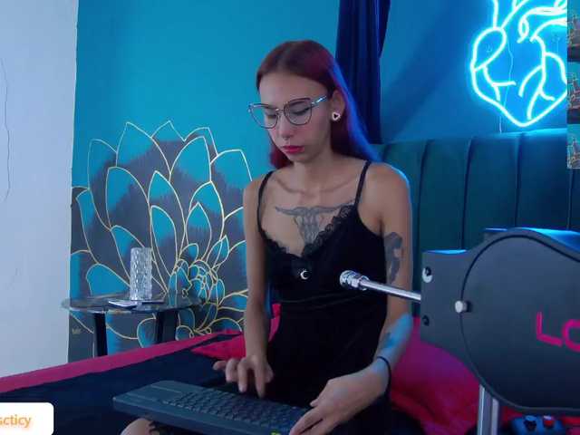 Join Lunamistyc, she wants to masturbate for you Lunamistyc from BongaCams