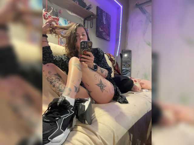 le modèle Magictrick1 est en webcam porno dans un show sur le site bongacams, il possède les tags suivants: White/Caucasian,Brunette,Shaved