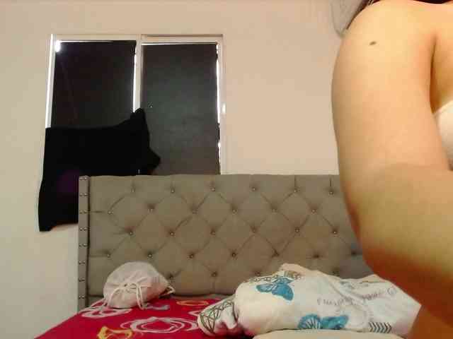 MaddisonAders webcam