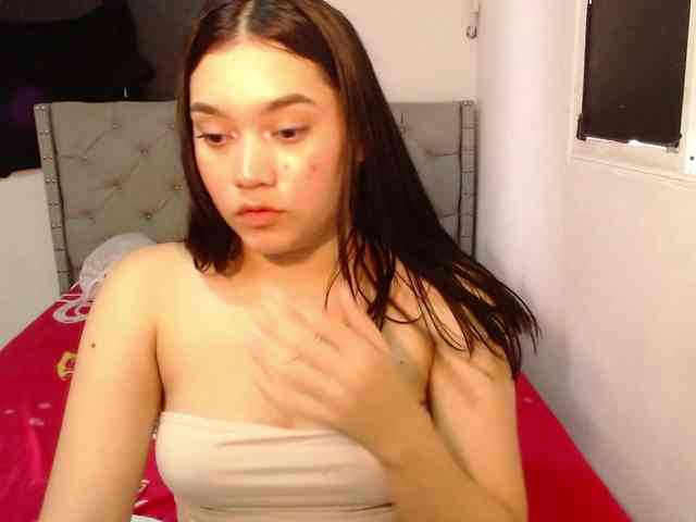 MaddisonAders webcam