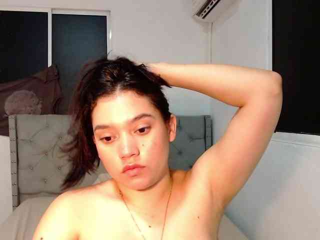 MaddisonAders webcam
