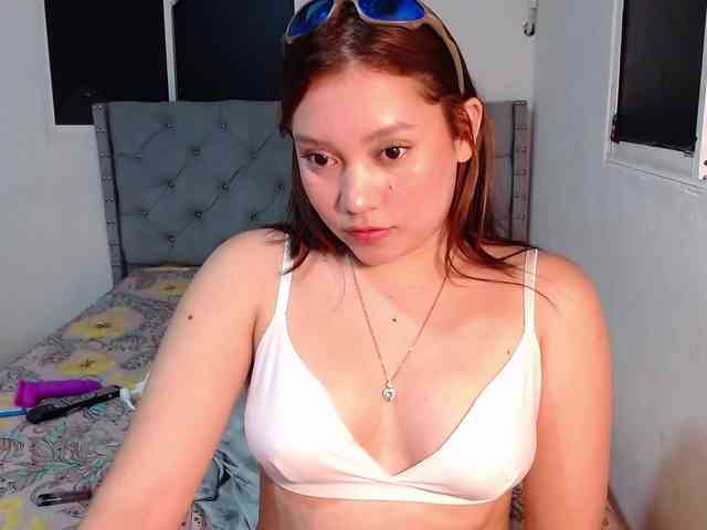 MaddisonAders webcam