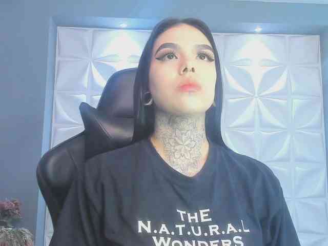 PaulinneSmith Live Webcam on BongaCams