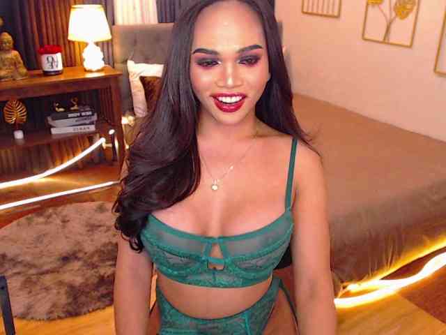 HUGECOCKFRANCINE Live Webcam on BongaCams