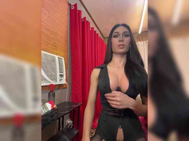 TheHugeCockBella Live Webcam on BongaCams