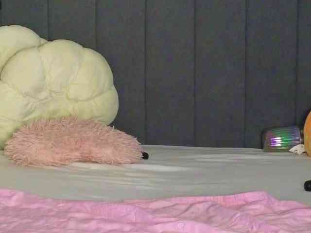 LauraMirage webcam