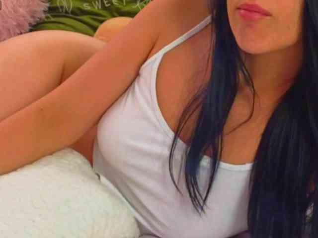 LauraMirage Live Webcam on BongaCams