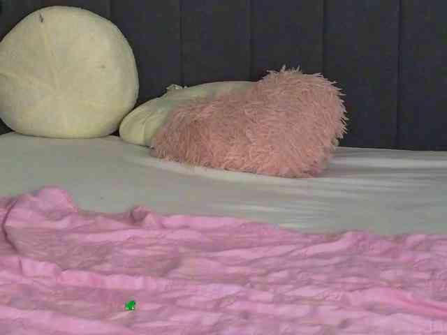LauraMirage webcam