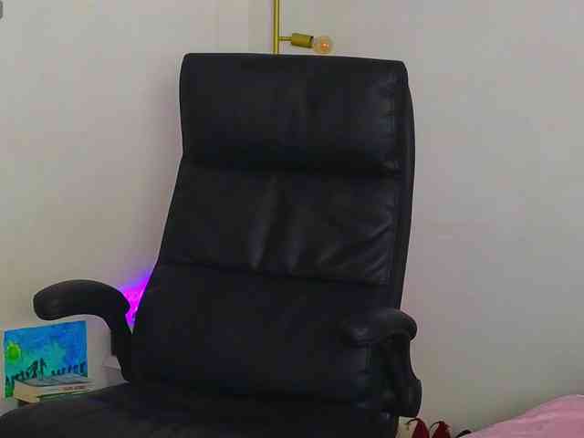 LauraMirage webcam
