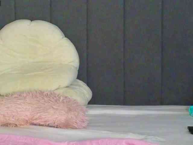 LauraMirage webcam