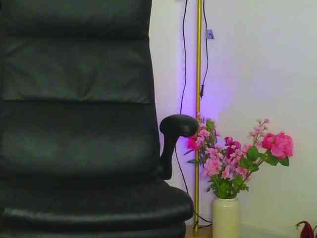 LauraMirage webcam