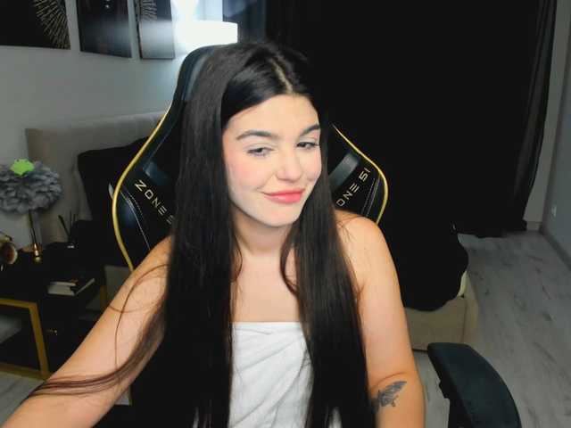 SnowingWinter's BongaCams show and profile