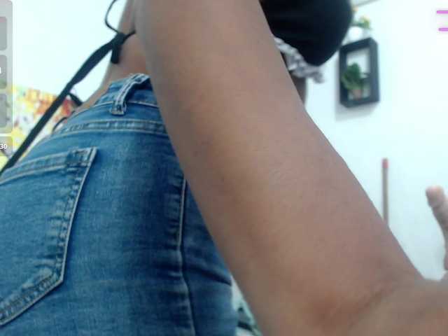 Offline elly-willis on BongaCams