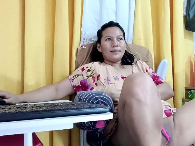 nemayhottits's BongaCams show and profile