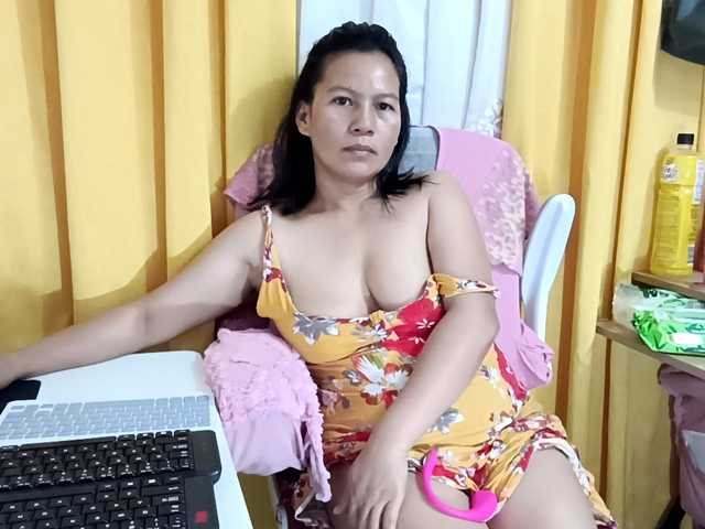 nemayhottits's BongaCams show and profile