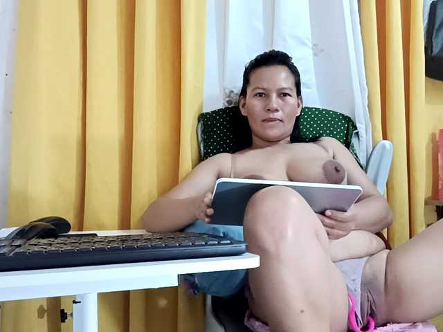 nemayhottits's BongaCams show and profile