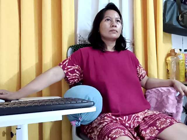 nemayhottits's BongaCams show and profile