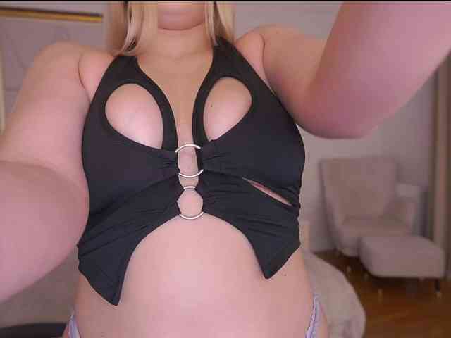 AngelAmaliaa AngelAmaliaa