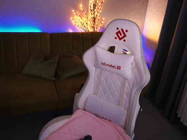 AngelAmaliaa AngelAmaliaa