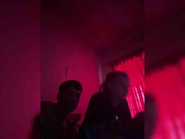 Parejacaliente6669 webcam