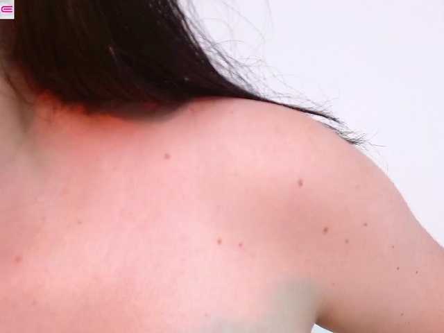 LauryMoons's BongaCams show and profile